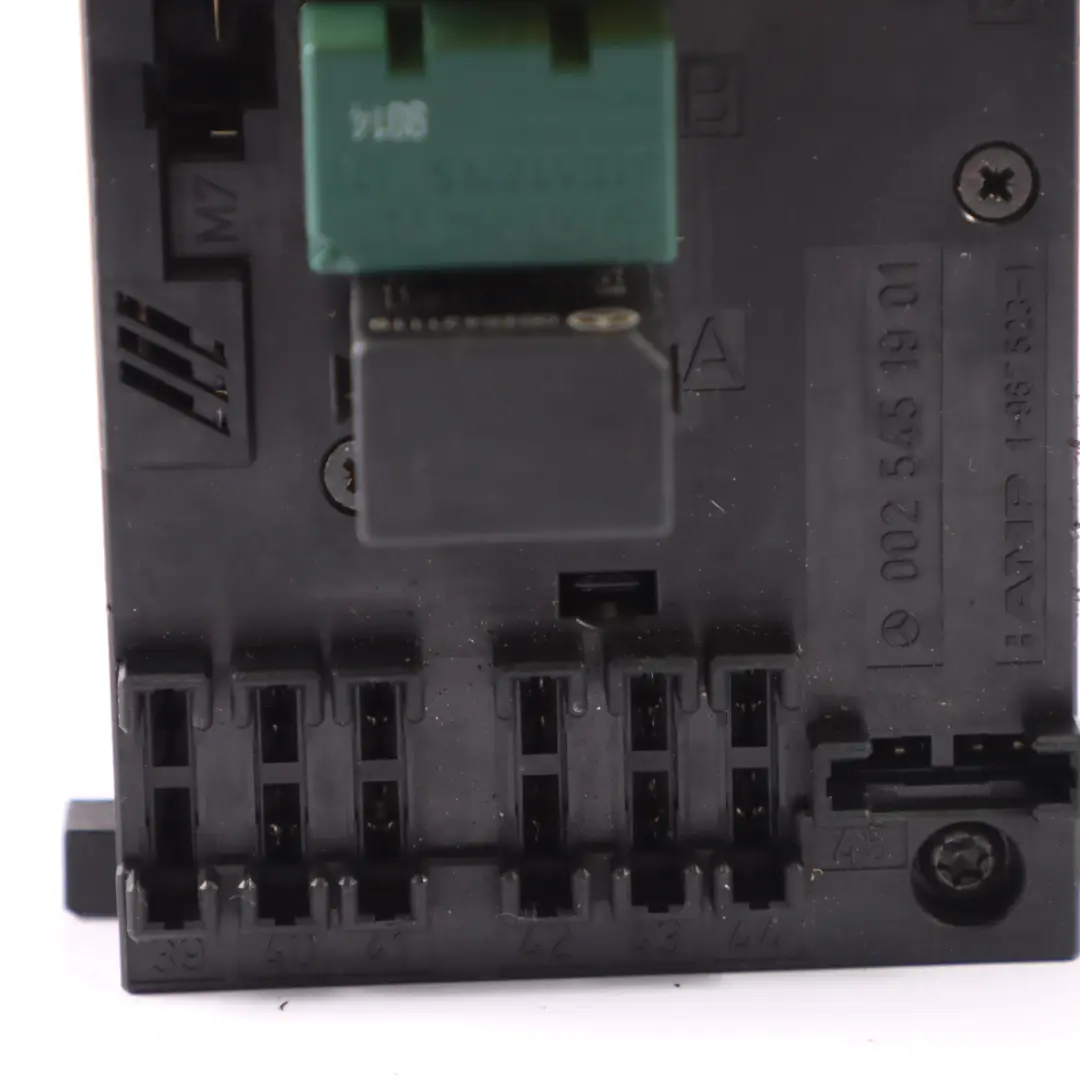 scatola dei fusibili Sam modulo di controllo unità per Mercedes W210 con numero di parte A0025451901 Mercedes W210 scatola dei fusibili Sam modulo di controllo unità - SKU A0025451901 - Numero di parte A0025451901