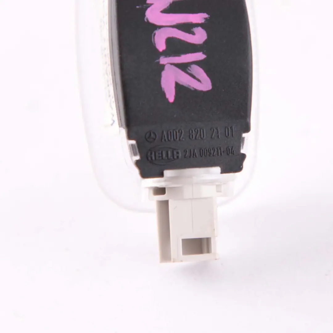 Luz Interior Mercedes W204 W207 A207 C207 W212 Lámpara Blanco para con número de pieza A0028202101 Luz Interior Mercedes W204 W207 A207 C207 W212 Lámpara Blanco - SKU A0028202101-1 - Número de pieza A0028202101