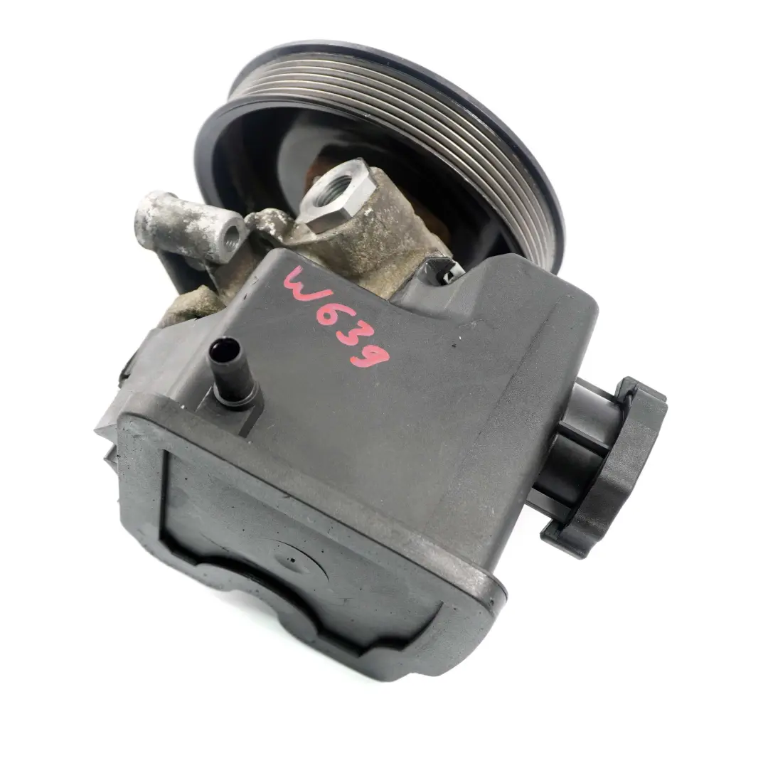 Mercedes-Benz W639 OM646 Pompa del Servosterzo Diesel per con numero di parte A0034667101 Mercedes-Benz W639 OM646 Pompa del Servosterzo Diesel - SKU A0034667101 - Numero di parte A0034667101