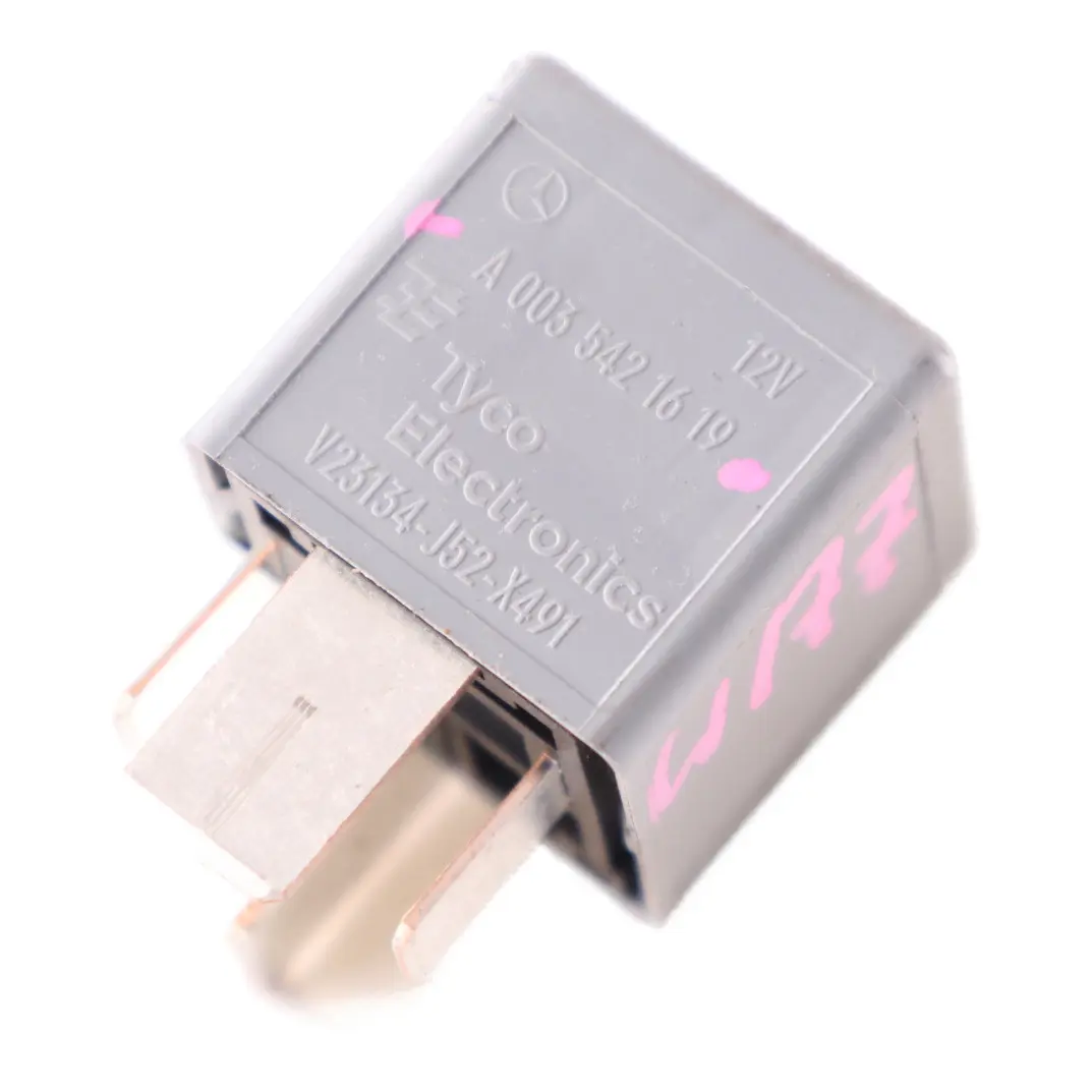 052 Engine Fuse Box Relay Slot B D E 70A Tyco to Mercedes W177 Relay with Part number A0035421619 Mercedes W177 Relay 052 Engine Fuse Box Relay Slot B D E 70A Tyco - SKU A0035421619 - Part number A0035421619