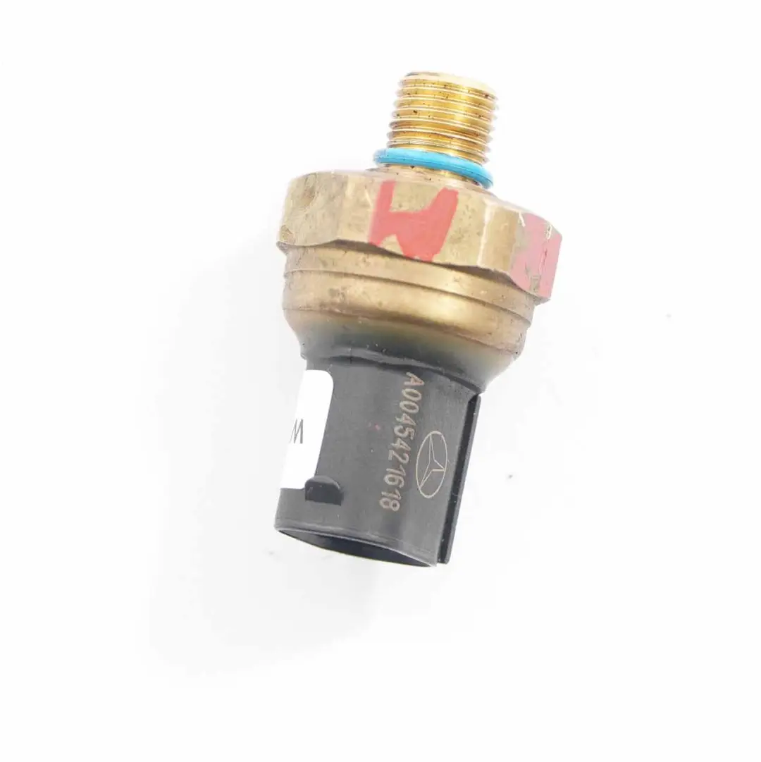 Sensor De Presión De Combustible para Mercedes W204 W211 W212 W906 con número de pieza A0045421618 Mercedes W204 W211 W212 W906 Sensor De Presión De Combustible - SKU A0045421618 - Número de pieza A0045421618