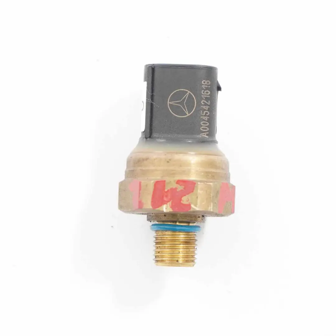Sensor De Presión De Combustible para Mercedes W204 W211 W212 W906 con número de pieza A0045421618 Mercedes W204 W211 W212 W906 Sensor De Presión De Combustible - SKU A0045421618 - Número de pieza A0045421618