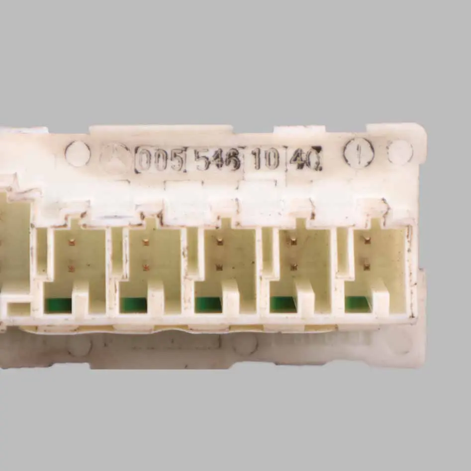  Distributeur d'énergie Mercedes W204 W212 W906 bloc puissance - SKU A0055461040 - Numéro de pièce A0055461040