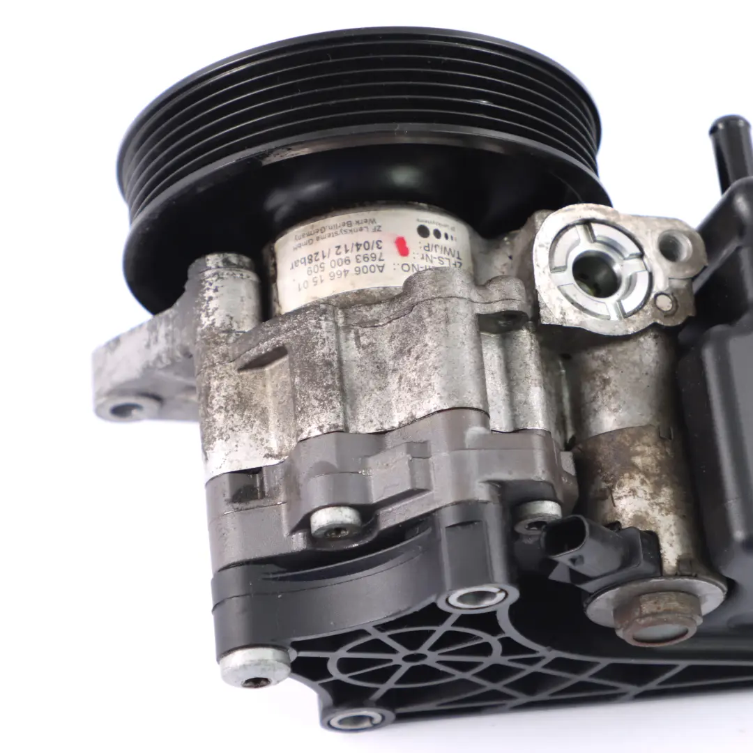 W207 OM651 Pompe de direction assistée hydraulique pour Mercedes W204 à propos du numéro de pièce A0064661501 Mercedes W204 W207 OM651 Pompe de direction assistée hydraulique - SKU A0064661501-1 - Numéro de pièce A0064661501