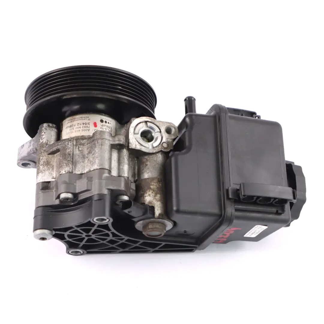 OM651 Pompa Wspomagania do Mercedes W204 o numerze A0064661501 Mercedes W204 OM651 Pompa Wspomagania - SKU A0064661501 - Numer Części A0064661501