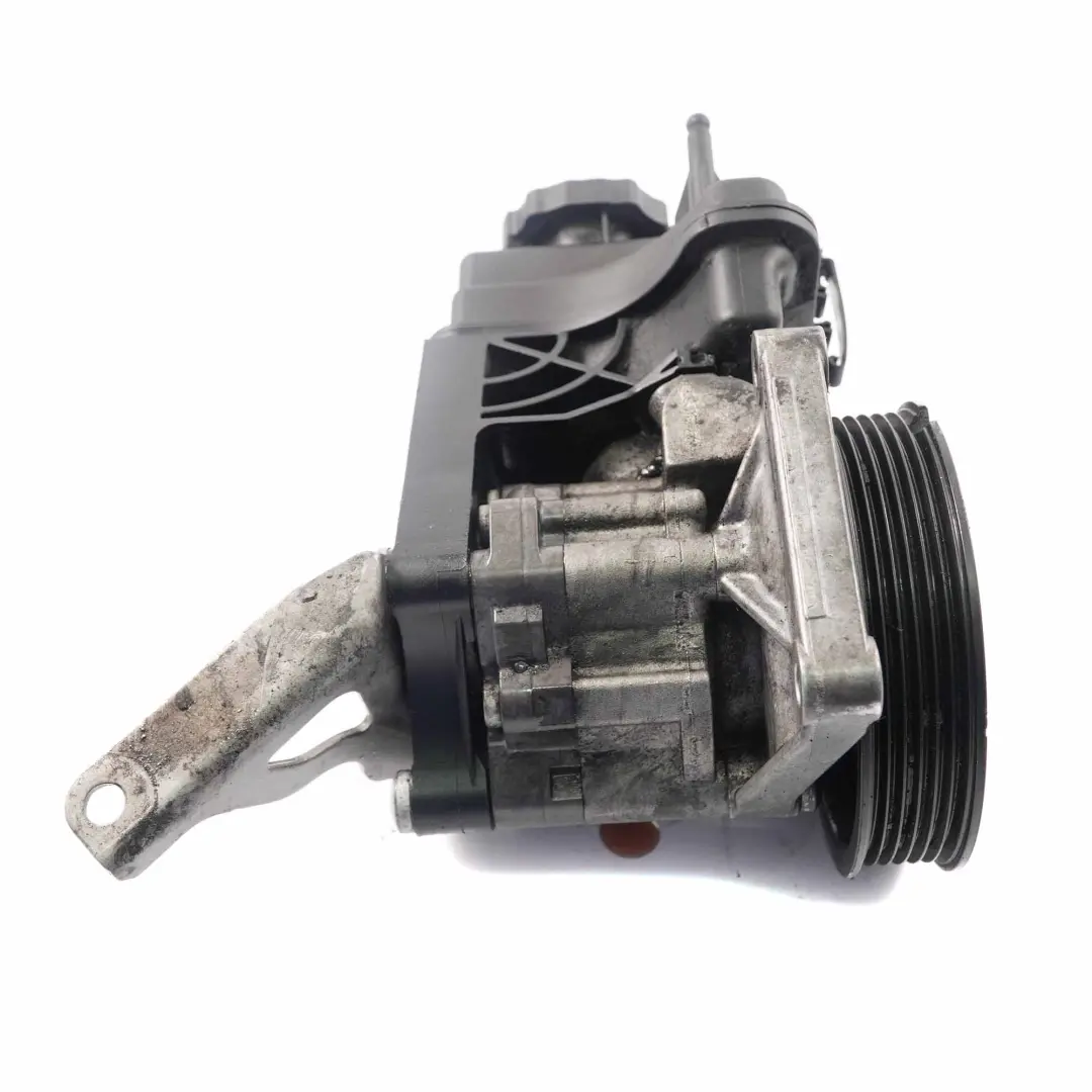 Steering Pump Mercedes W204 OM651 Diesel Mechanical Oil Unit to Power with Part number A0064662601 Power Steering Pump Mercedes W204 OM651 Diesel Mechanical Oil Unit - SKU A0064662601 - Part number A0064662601