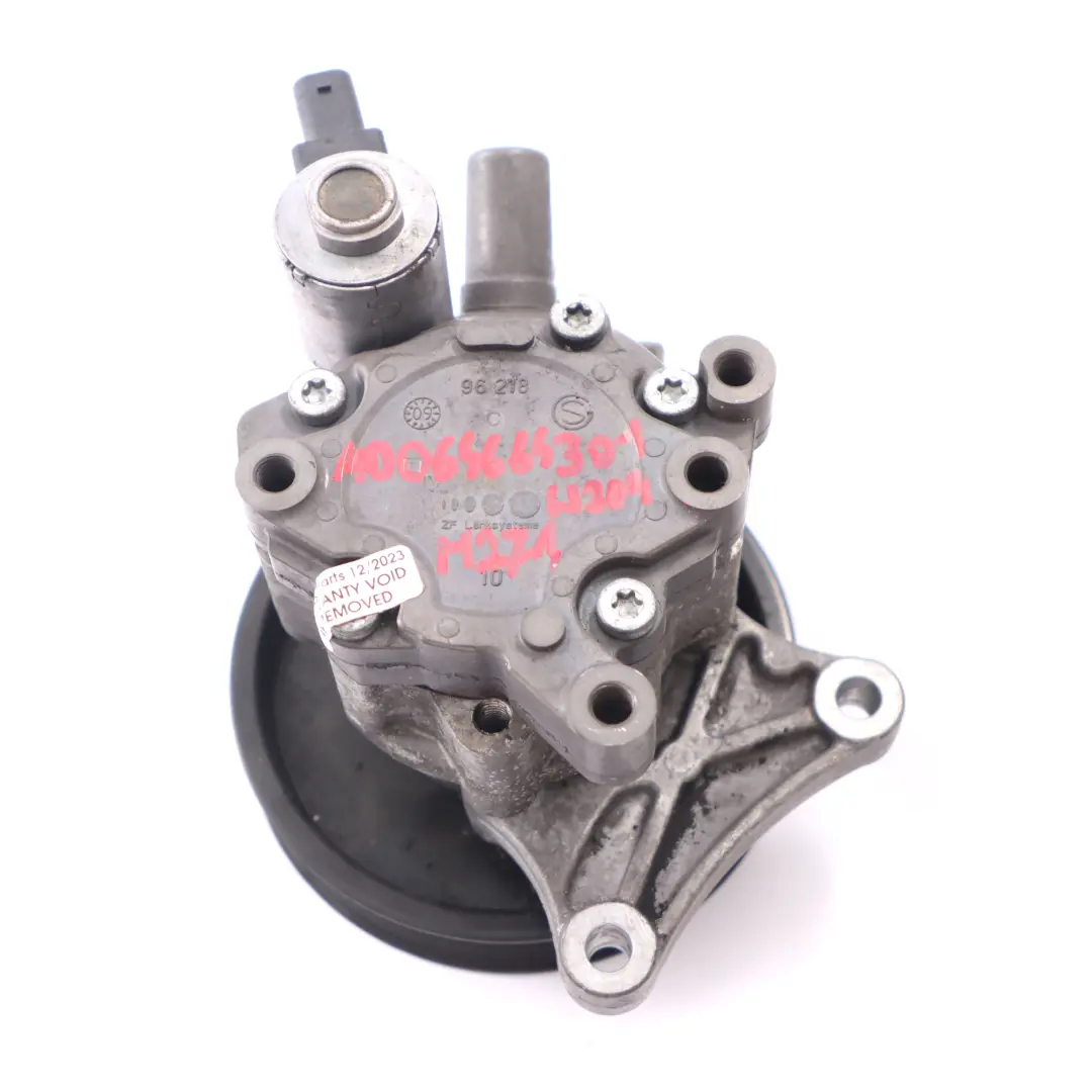 M271 Pompa del servosterzo Unità idraulica per Mercedes W204 con numero di parte A0064664301 Mercedes W204 M271 Pompa del servosterzo Unità idraulica - SKU A0064664301 - Numero di parte A0064664301