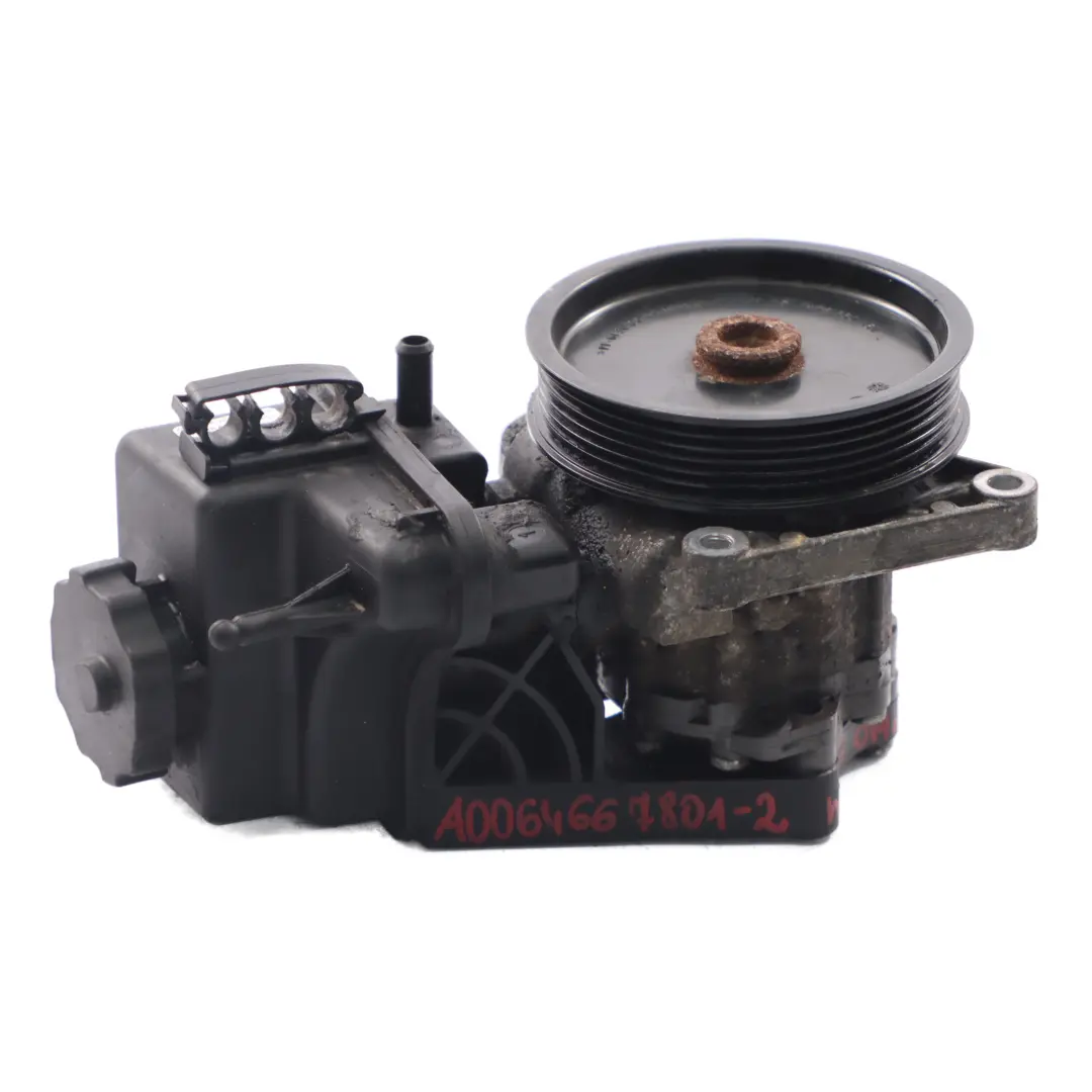 Pompe direction assistée Mercedes W639 W906 Unité d'huile mécanique  - SKU A0064667801-2 - Numéro de pièce A0064667801