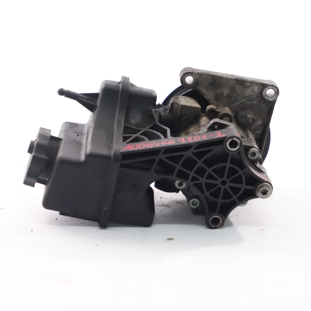 Pompe direction assistée Mercedes W639 W906 Unité d'huile mécanique  - SKU A0064667801-2 - Numéro de pièce A0064667801