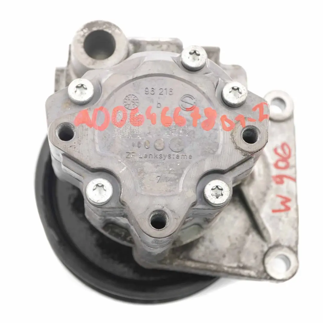  Pompe direction assistée Mercedes W639 W906 Diesel d'huile mécanique A0064661701 - SKU A0064667801-3 - Numéro de pièce A0064667801