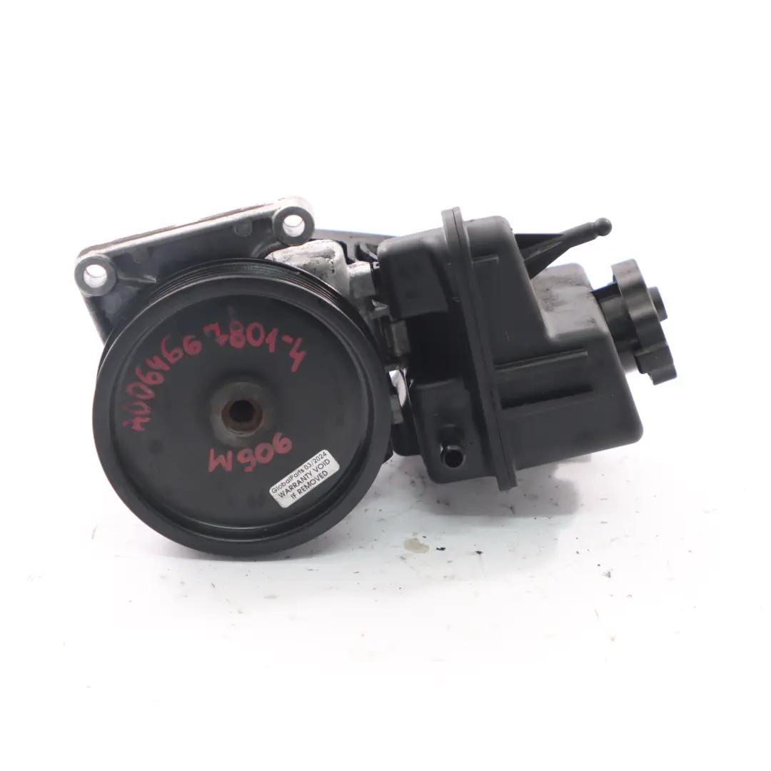  Pompe de direction assistée Mercedes W639 W906 OM651 Réservoir pompe A0064661701 - SKU A0064667801-4 - Numéro de pièce A0064667801