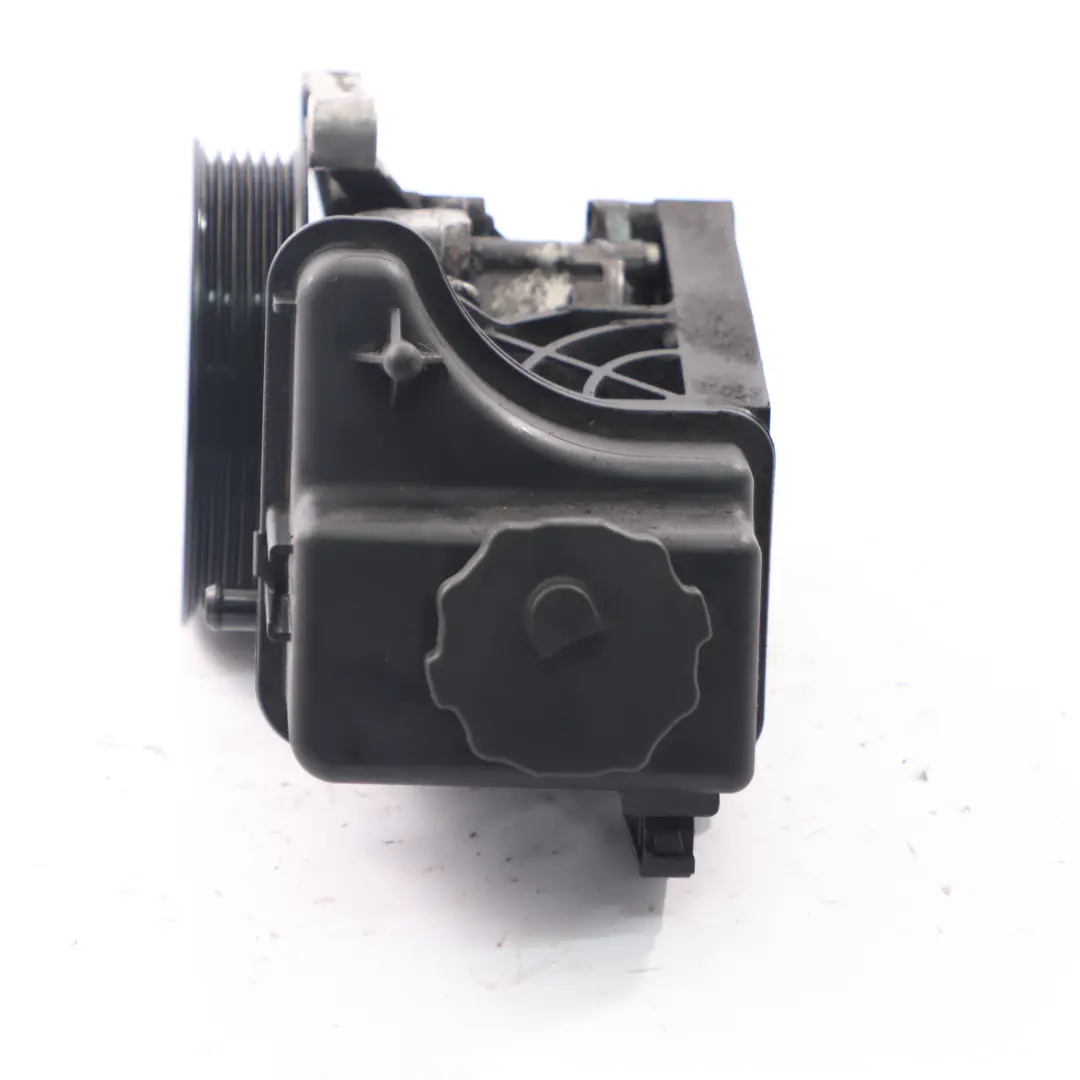  Pompe de direction assistée Mercedes W639 W906 OM651 Réservoir pompe A0064661701 - SKU A0064667801-4 - Numéro de pièce A0064667801
