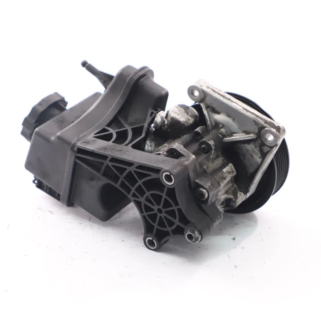  Pompe de direction assistée Mercedes W639 W906 OM651 Réservoir pompe A0064661701 - SKU A0064667801-4 - Numéro de pièce A0064667801