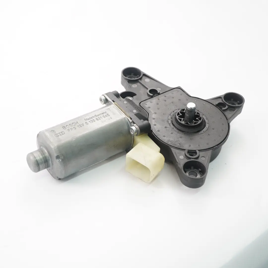 Motore alzacristalli Mercedes Vito W639 Porta anteriore destra per con numero di parte A0068204742 Motore alzacristalli Mercedes Vito W639 Porta anteriore destra - SKU A0068204742 - Numero di parte A0068204742