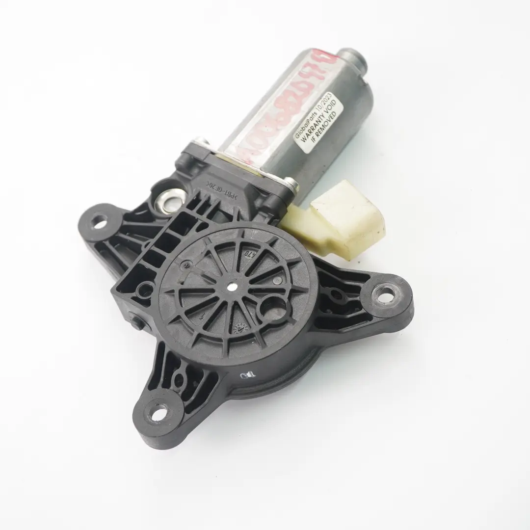 Window Lifter Motor Mercedes Vito W639 Front Right Door O/S Actuator to with Part number A0068204742 Window Lifter Motor Mercedes Vito W639 Front Right Door O/S Actuator - SKU A0068204742 - Part number A0068204742