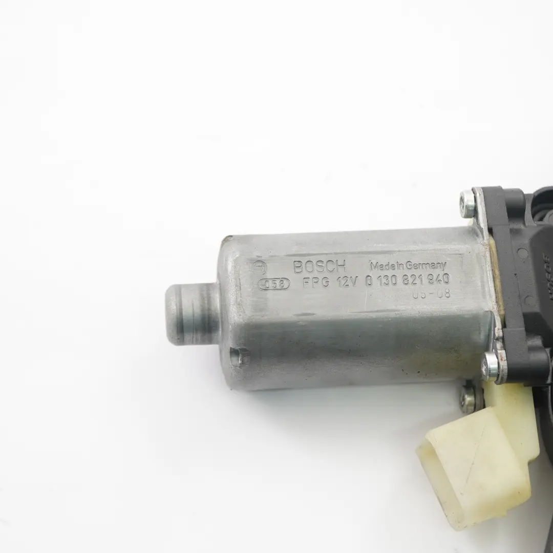 Moteur de lève-vitre Mercedes Vito W639 Porte avant droite pour à propos du numéro de pièce A0068204742 Moteur de lève-vitre Mercedes Vito W639 Porte avant droite - SKU A0068204742 - Numéro de pièce A0068204742