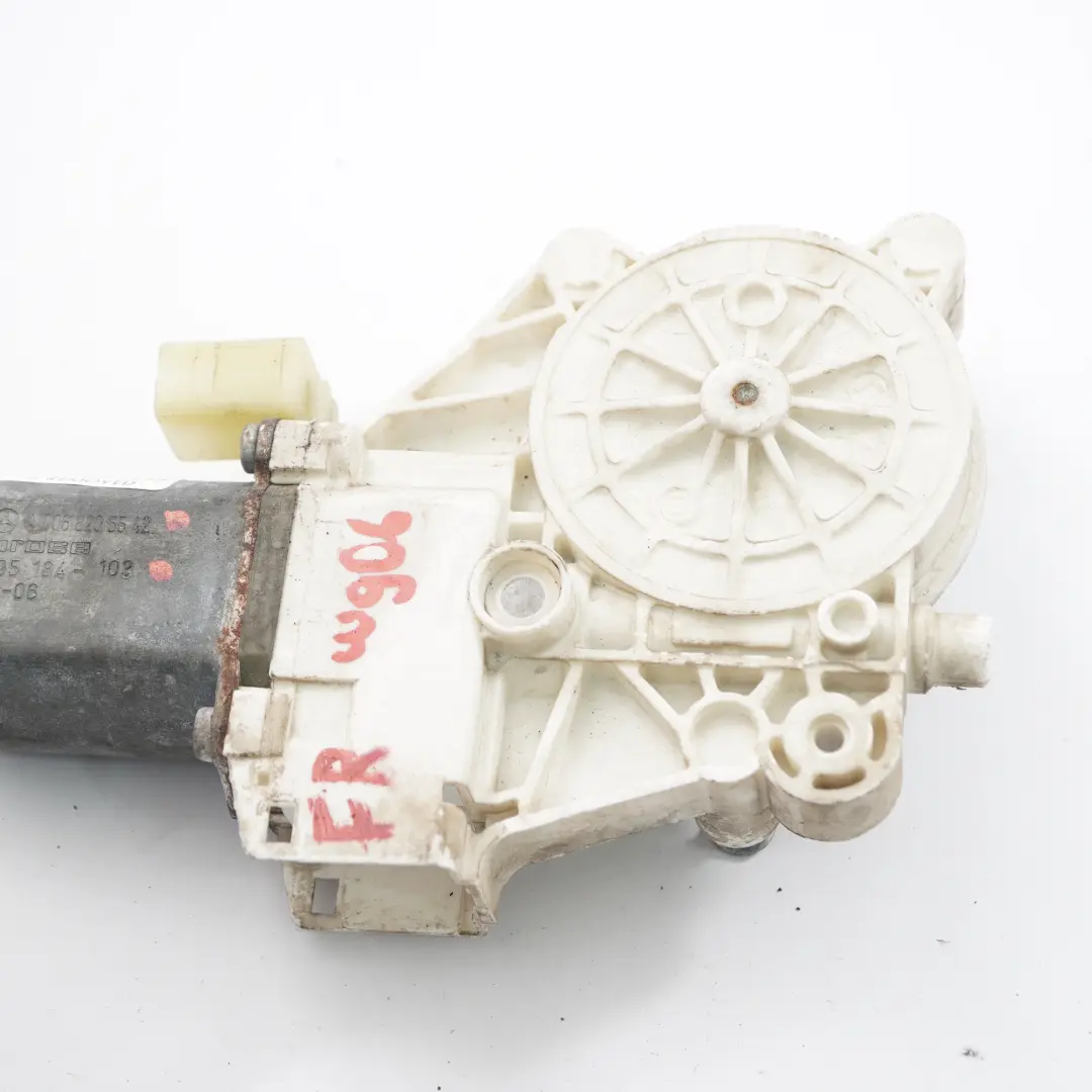 Mercedes Sprinter W906 Motor Elevalunas Delantero Derecho A0068205442 - SKU A0068205542 - Número de pieza A0068205542