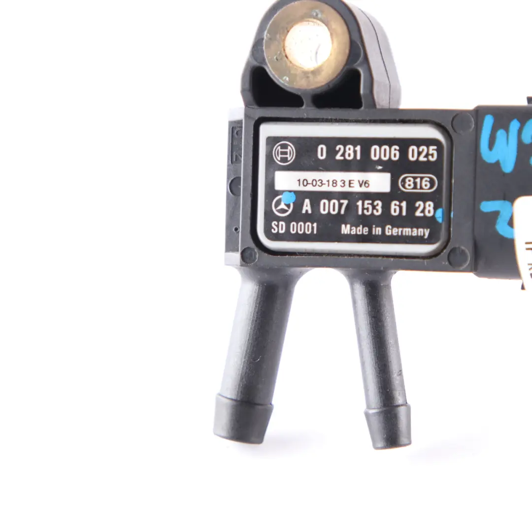 Abgas Druck Sensor DPF für Mercedes W204 W203 W169 W212 W245 W906 mit Teilenummer A0071536128 Mercedes W204 W203 W169 W212 W245 W906 Abgas Druck Sensor DPF - SKU A0071536128 - Teilenummer A0071536128
