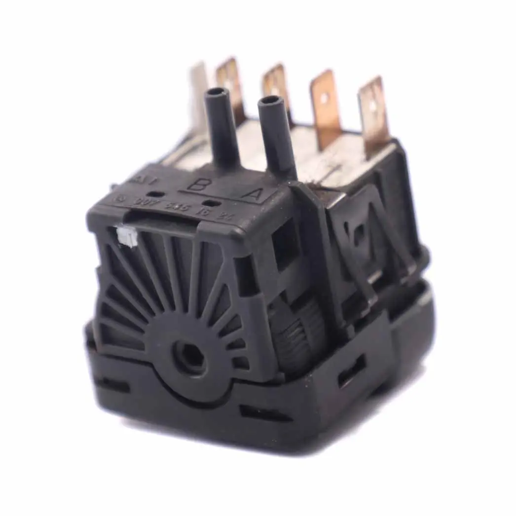 W901 Unidad interruptor ajuste altura los faros para Mercedes Sprinter con número de pieza A0075451624 Mercedes Sprinter W901 Unidad interruptor ajuste altura los faros - SKU A0075451624 - Número de pieza A0075451624