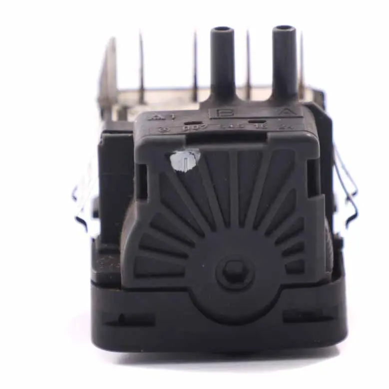 W901 Unité contrôle l'interrupteur réglage hauteur pour Mercedes Sprinter à propos du numéro de pièce A0075451624 Mercedes Sprinter W901 Unité contrôle l'interrupteur réglage hauteur - SKU A0075451624 - Numéro de pièce A0075451624