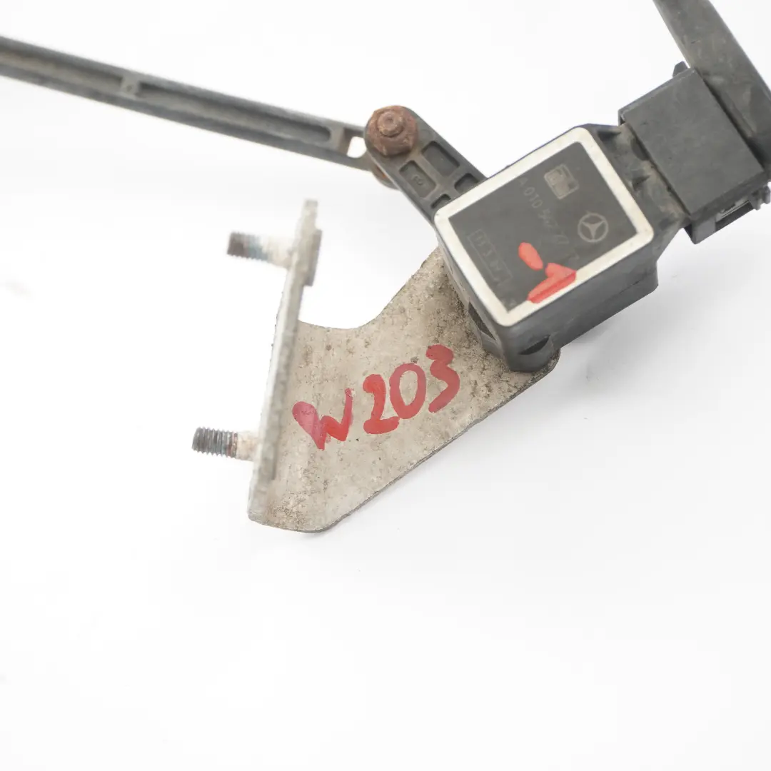 Capteur niveau hauteur phares pour Mercedes W169 W203 W211 C219 W220 à propos du numéro de pièce A0105427717 Mercedes W169 W203 W211 C219 W220 Capteur niveau hauteur phares - SKU A0105427717-1 - Numéro de pièce A0105427717