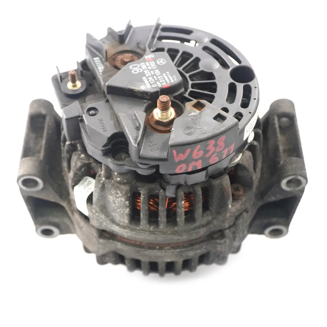 Alternador Motor Mercedes W638 OM611 Alternador Generador para con número de pieza A0131541702 Alternador Motor Mercedes W638 OM611 Alternador Generador - SKU A0131541702 - Número de pieza A0131541702