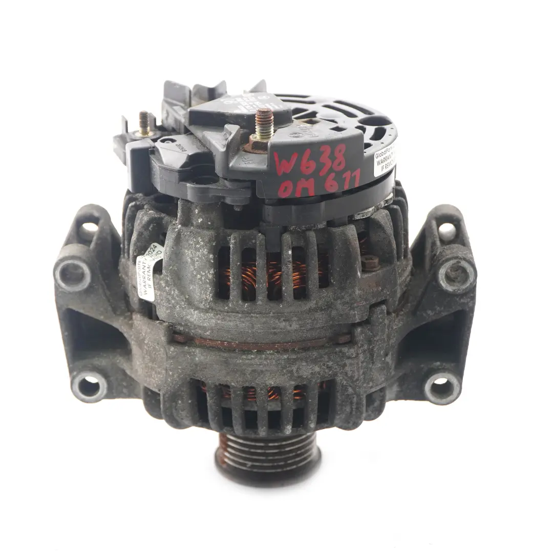 Alternateur Mercedes W638 OM611 Moteur Alternateur Générateur pour à propos du numéro de pièce A0131541702 Alternateur Mercedes W638 OM611 Moteur Alternateur Générateur - SKU A0131541702 - Numéro de pièce A0131541702