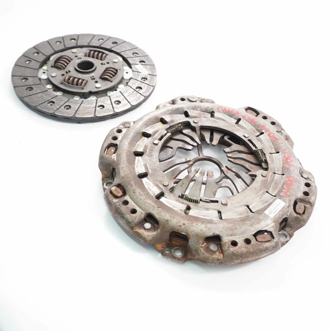 OM646 Diesel Disco Frizione Completo per Mercedes W639 W906 con numero di parte A0252507001 Mercedes W639 W906 OM646 Diesel Disco Frizione Completo - SKU A0252507001 - Numero di parte A0252507001