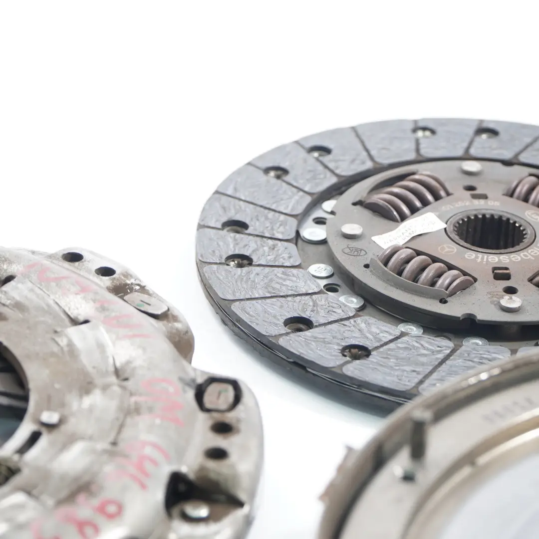 OM646.983 Doble Volante de Inercia para Mercedes Vito W639 Diesel con número de pieza A0252508201 Mercedes Vito W639 Diesel OM646.983 Doble Volante de Inercia - SKU A0252508201 - Número de pieza A0252508201