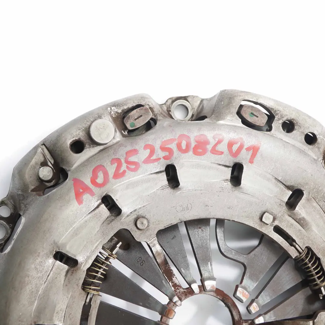 OM646.983 Zweimassenschwungrad-Kupplung für Mercedes Vito W639 Diesel mit Teilenummer A0252508201 Mercedes Vito W639 Diesel OM646.983 Zweimassenschwungrad-Kupplung - SKU A0252508201 - Teilenummer A0252508201