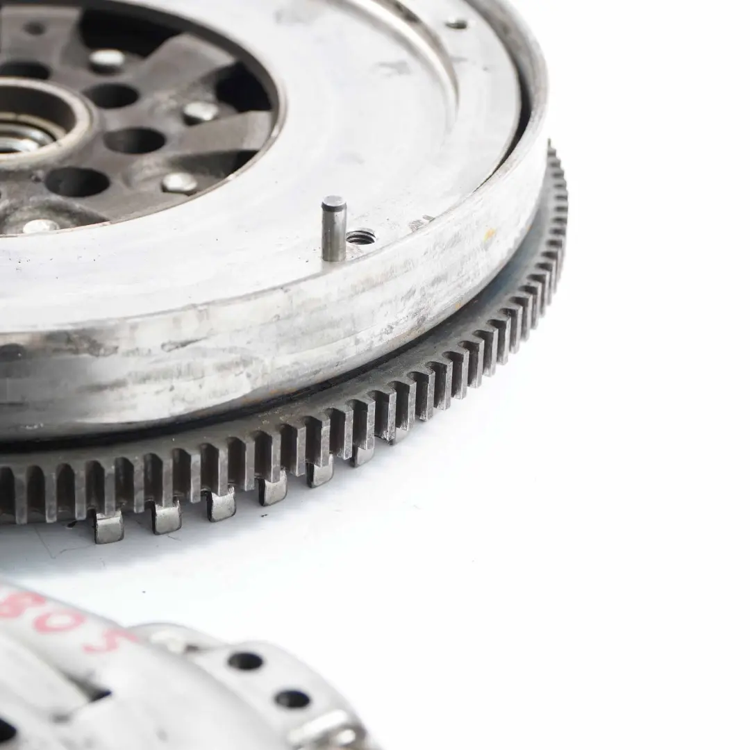 OM646.980 Volano Doppia Massa A6460300805 per Mercedes Vito W639 Diesel con numero di parte A0252508301 Mercedes Vito W639 Diesel OM646.980 Volano Doppia Massa A6460300805 - SKU A0252508301 - Numero di parte A0252508301