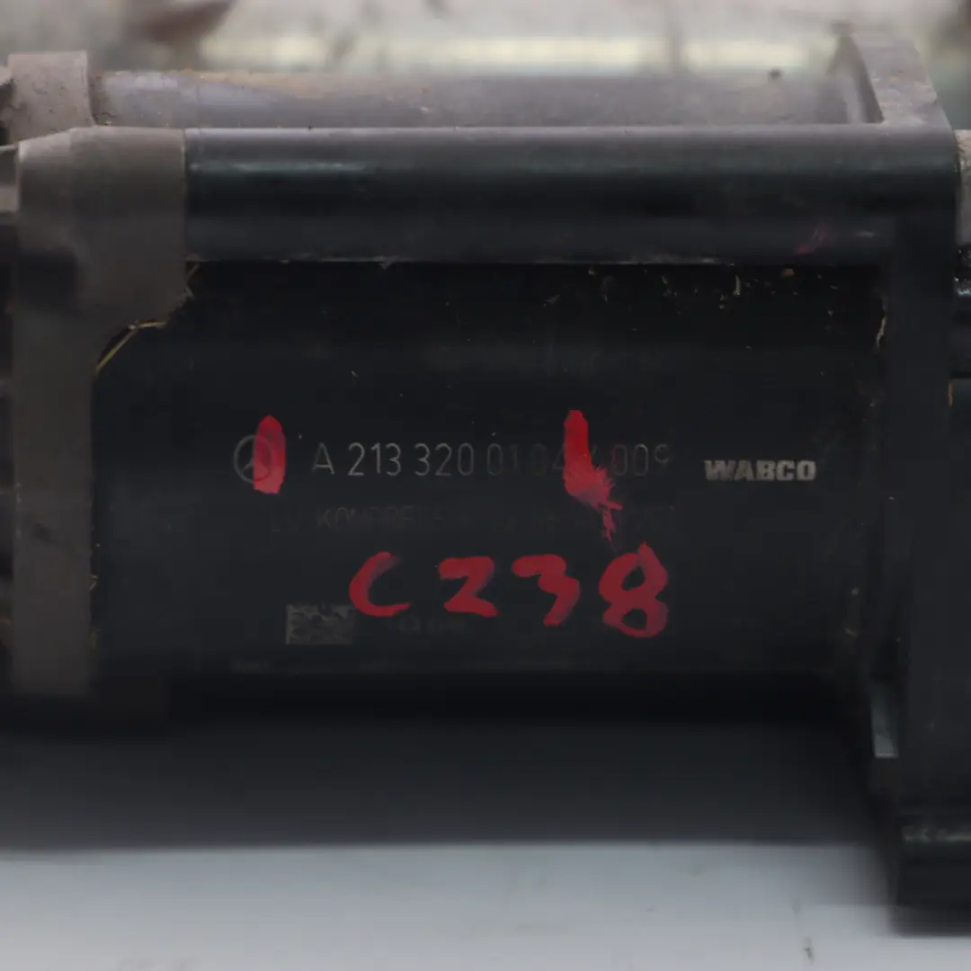 Sospensione pneumatica Compressore Pompa A2133200104 per Mercedes W205 W213 C238 con numero di parte A0993200004 Mercedes W205 W213 C238 Sospensione pneumatica Compressore Pompa A2133200104 - SKU A0993200004 - Numero di parte A0993200004