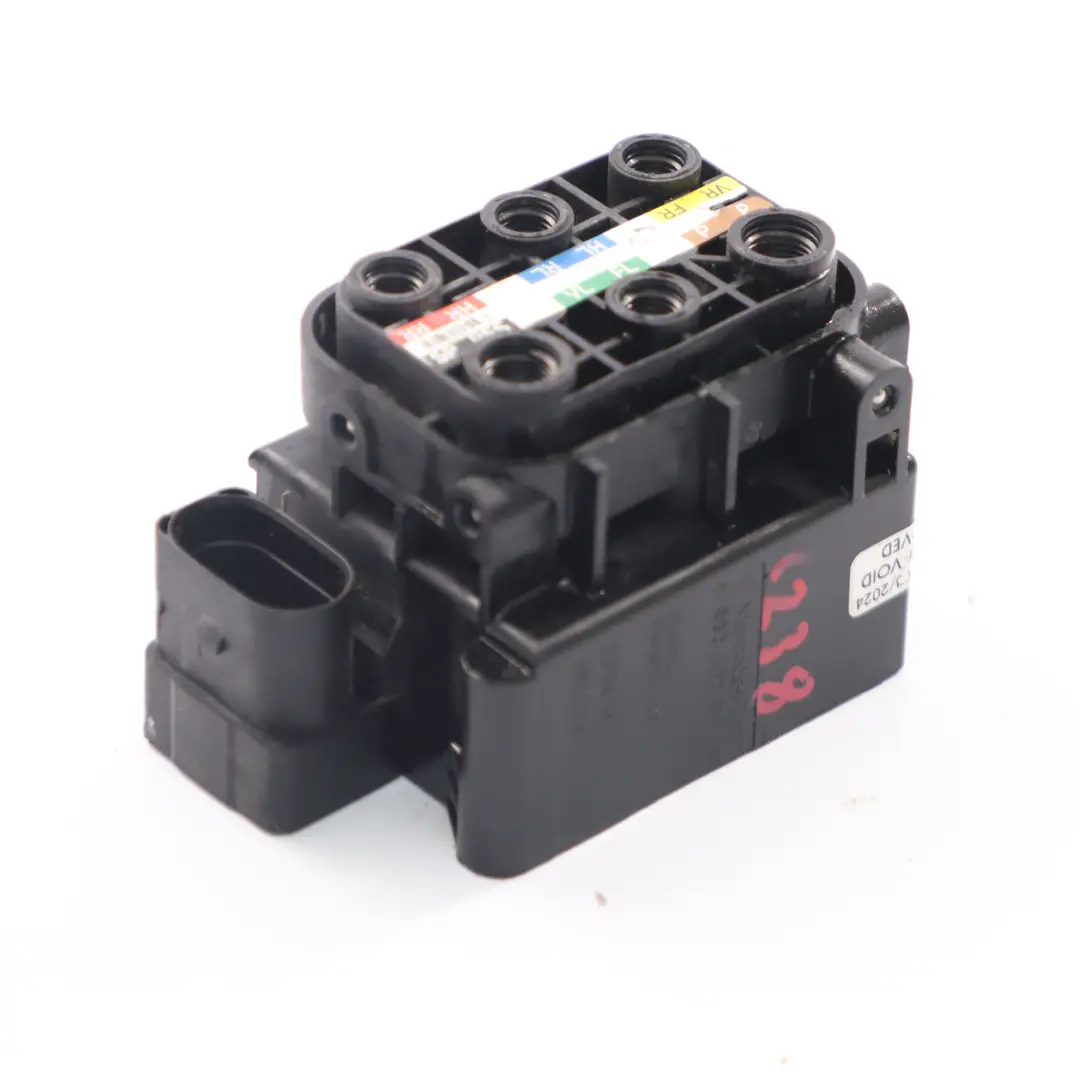 Moduł Rozdzielacz Zawieszenia AIRMATIC do Mercedes W213 C238 o numerze A0993200258 Mercedes W213 C238 Moduł Rozdzielacz Zawieszenia AIRMATIC - SKU A0993200258 - Numer Części A0993200258