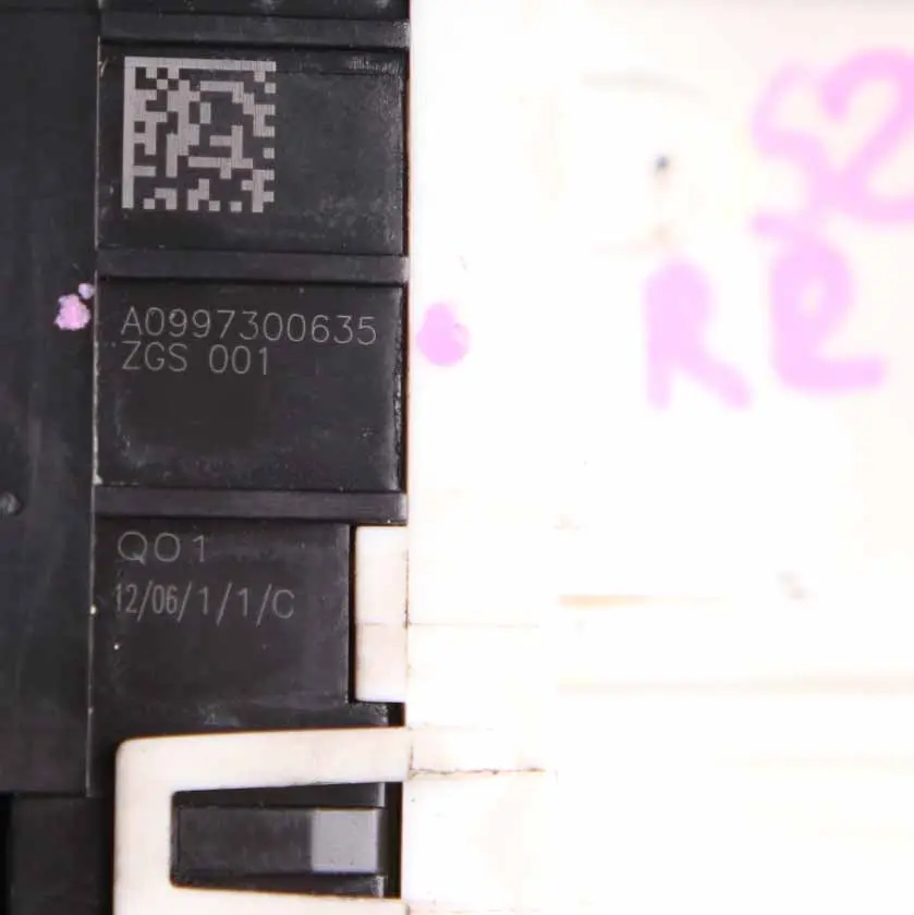 Cerradura de la Puerta Trasera Derecha Mecanismo para Mercedes W212 W204 con número de pieza A0997300635 Mercedes W212 W204 Cerradura de la Puerta Trasera Derecha Mecanismo - SKU A0997300635 - Número de pieza A0997300635