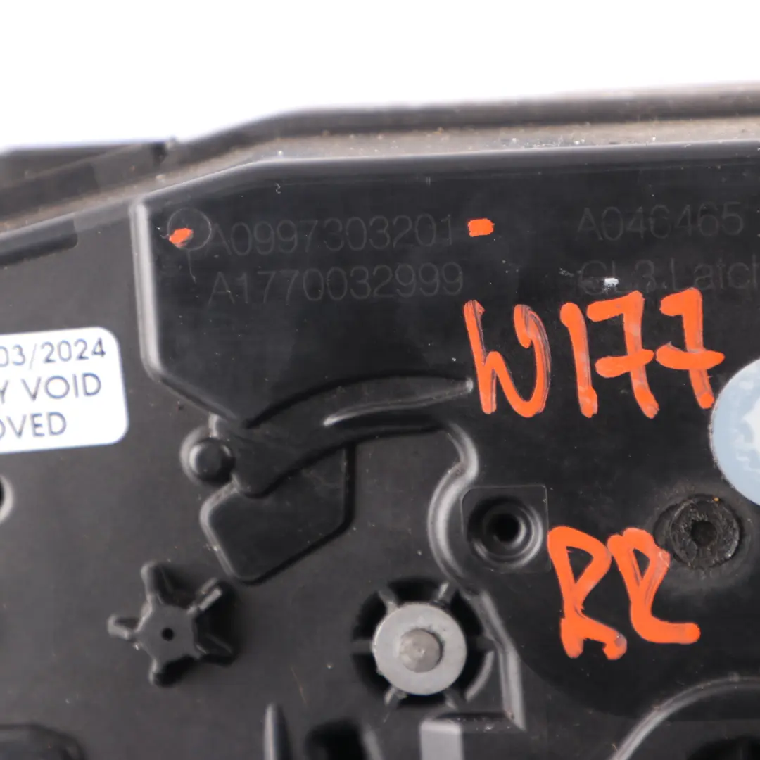 Zamek Drzwi Tył Prawy do Mercedes W177 W247 o numerze A0997303201 Mercedes W177 W247 Zamek Drzwi Tył Prawy - SKU A0997303201 - Numer Części A0997303201