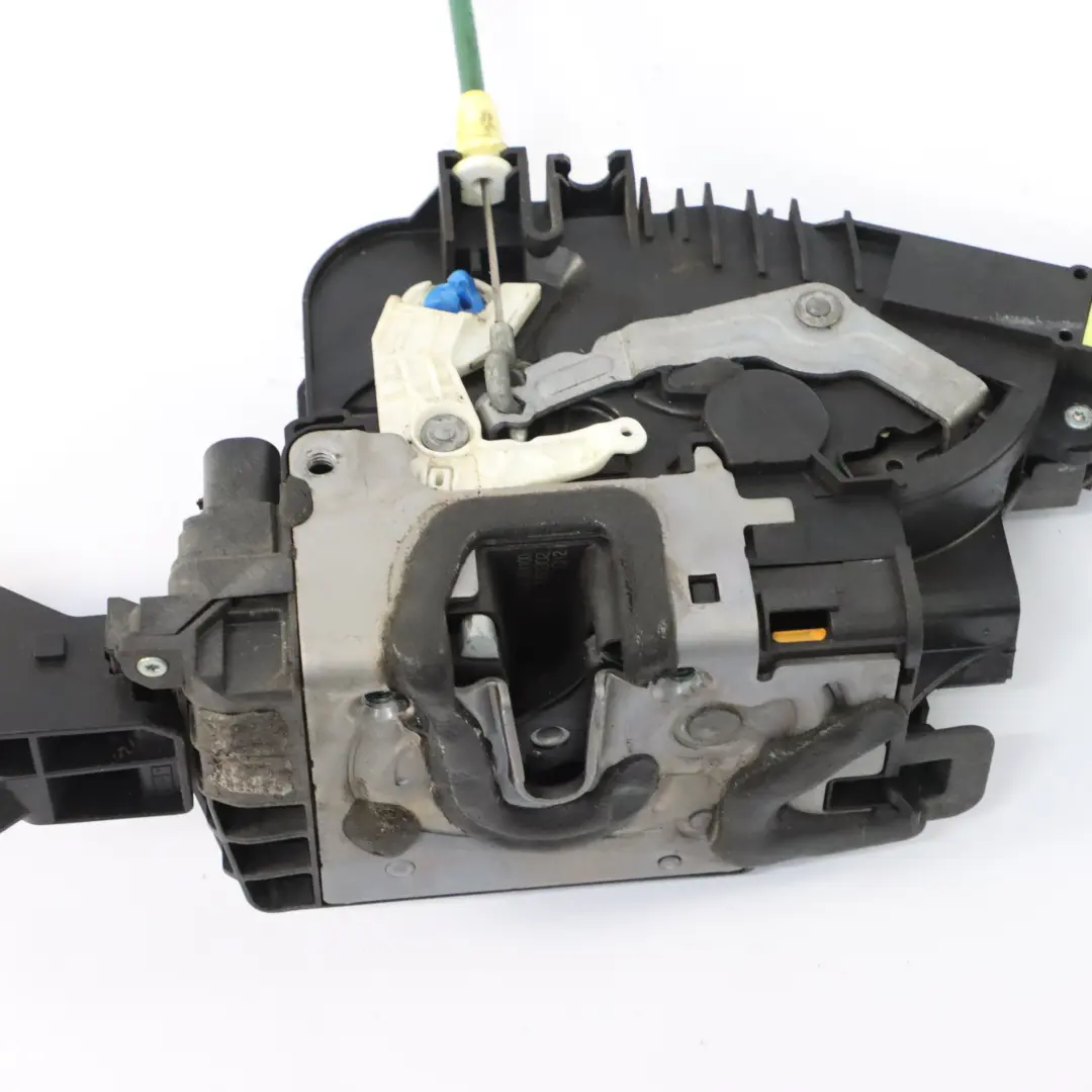 Meccanismo chiusura porta posteriore sinistro A0997304100 per Mercedes W213 con numero di parte A0997309500 Mercedes W213 Meccanismo chiusura porta posteriore sinistro A0997304100 - SKU A0997309500-1 - Numero di parte A0997309500