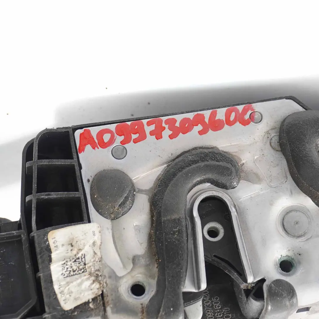 Mercedes W213 Mécanisme de verrouillage de porte arrière droite A2220064099 - SKU A0997309600 - Numéro de pièce A0997309600