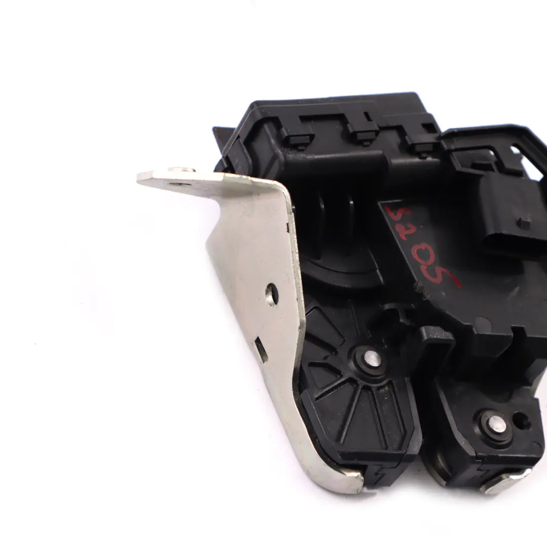 Serratura coperchio bagagliaio Portellone A0997400100 per Mercedes S205 con numero di parte A0997400600 Mercedes S205 Serratura coperchio bagagliaio Portellone A0997400100 - SKU A0997400600 - Numero di parte A0997400600