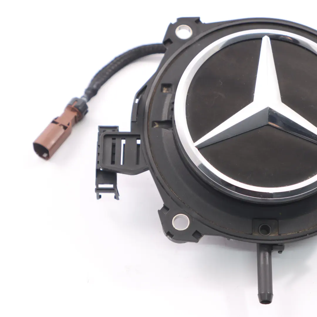 Klamka Klapy Bagażnika Emblemat Kamera Cofania Obsidian Black do Mercedes C238 o numerze A0997504600 Mercedes C238 Klamka Klapy Bagażnika Emblemat Kamera Cofania Obsidian Black - SKU A0997503300 - Numer Części A0997504600