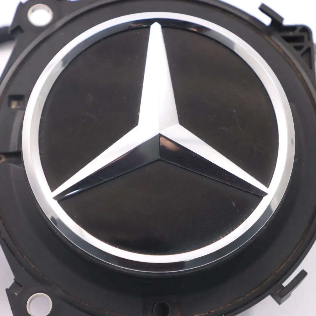  Asa Mercedes C238 Apertura Maletero Insignia Cámara Trasera Negro Obsidiana - SKU A0997503300 - Número de pieza A0997504600