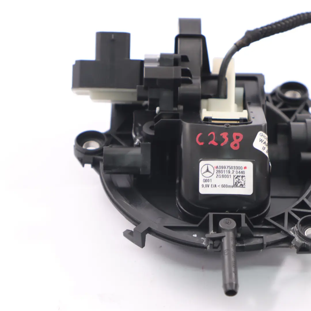 Maniglia coperchio del bagagliaio camera posteriore Nero ossidiana per Mercedes C238 con numero di parte A0997504600 Mercedes C238 Maniglia coperchio del bagagliaio camera posteriore Nero ossidiana - SKU A0997503300 - Numero di parte A0997504600