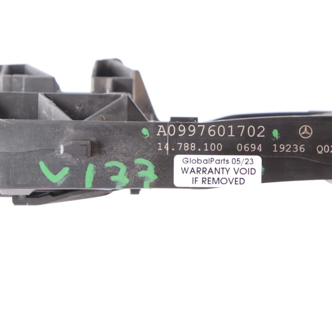 Griffsockel Tür Hinten Links Halterung für Mercedes W177 W247 mit Teilenummer A0997601702 Mercedes W177 W247 Griffsockel Tür Hinten Links Halterung - SKU A0997601702 - Teilenummer A0997601702