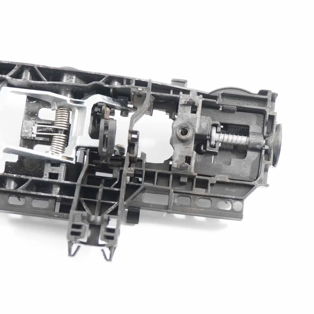 Asidero Porta Base Puerta Exterior Trasera Derecha para Mercedes W213 con número de pieza A0997601800 Mercedes W213 Asidero Porta Base Puerta Exterior Trasera Derecha - SKU A0997601800 - Número de pieza A0997601800