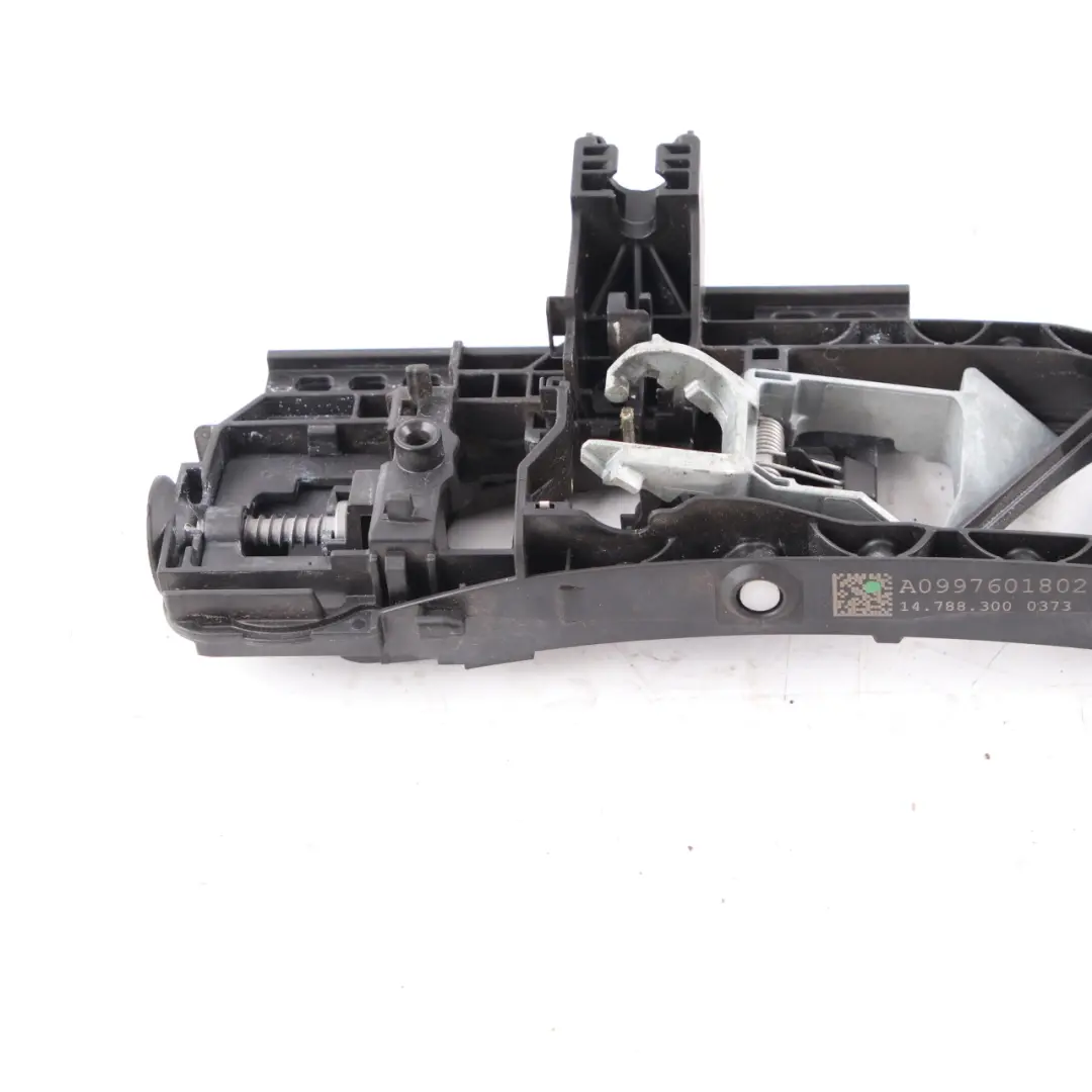 Base Poignée Porte Arrière Droite Monture Pince pour Mercedes W177 W247 à propos du numéro de pièce A0997601802 Mercedes W177 W247 Base Poignée Porte Arrière Droite Monture Pince - SKU A0997601802 - Numéro de pièce A0997601802