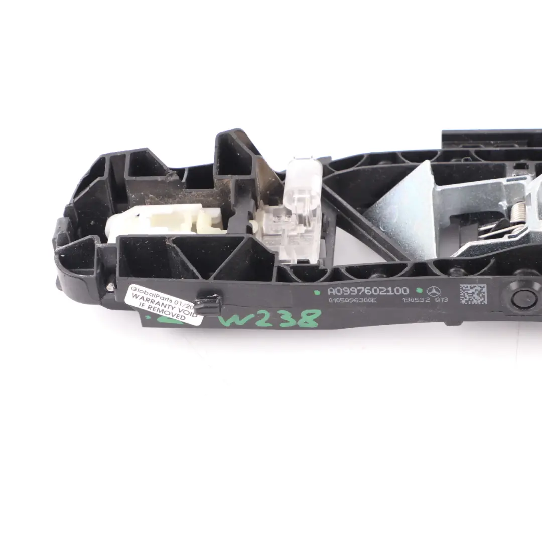 Mercedes W205 W213 Puerta Manija Base Trasera Izquierda Exterior Soporte - SKU A0997602100 - Número de pieza A0997602100