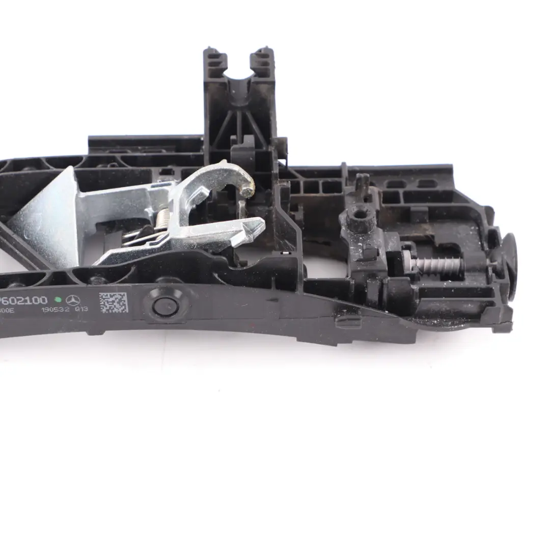 Mercedes W205 W213 Maniglia Porta Base Posteriore Esterna Sinistra Staffa - SKU A0997602100 - Numero di parte A0997602100