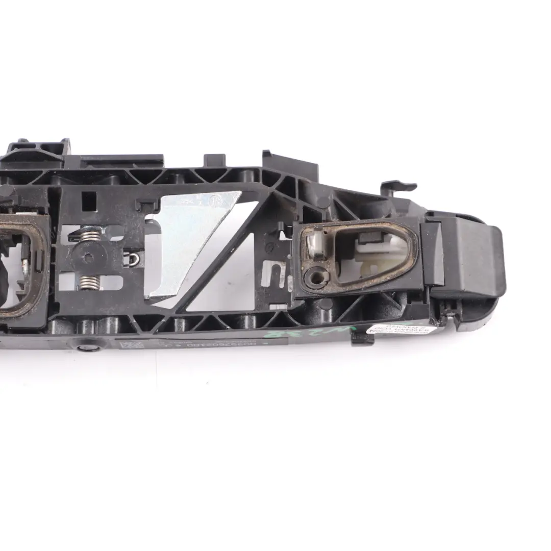Maniglia Porta Base Posteriore Esterna Sinistra Staffa per Mercedes W205 W213 con numero di parte A0997602100 Mercedes W205 W213 Maniglia Porta Base Posteriore Esterna Sinistra Staffa - SKU A0997602100 - Numero di parte A0997602100