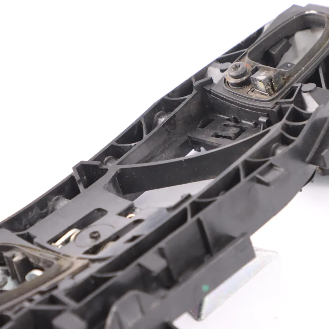Mercedes W213 Soporte de manija de puerta trasera derecha - SKU A0997602200 - Número de pieza A0997602200