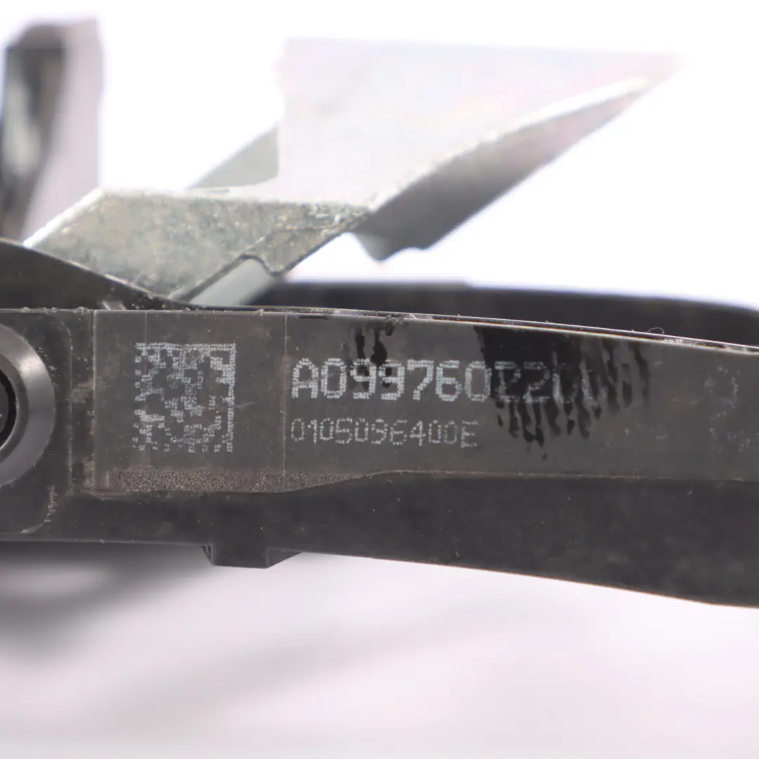 Soporte de manija de puerta trasera derecha para Mercedes W213 con número de pieza A0997602200 Mercedes W213 Soporte de manija de puerta trasera derecha - SKU A0997602200 - Número de pieza A0997602200