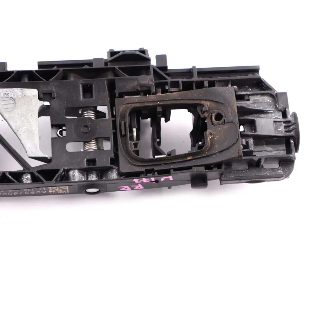 Mercedes W177 Maniglia porta impugnatura base posteriore destra stafa cuscinetto - SKU A0997602202 - Numero di parte A0997602202